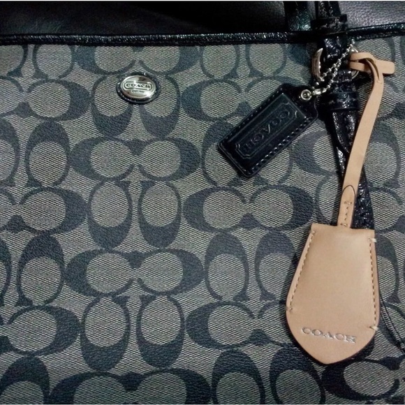 New w/Tag PEYTON Black SIGNATURE JORDAN 2 ZIP CARRYALL F24603 Below $378 Retail - Picture 4 of 8